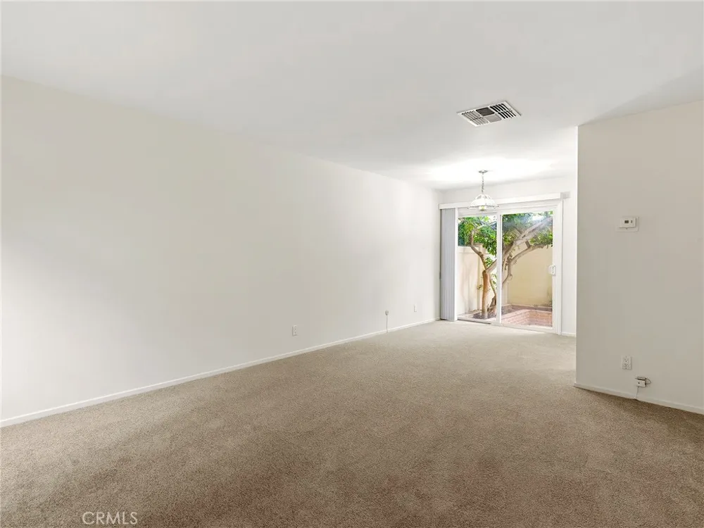 11138 Aqua Vista Street #18 Studio City, CA 91602