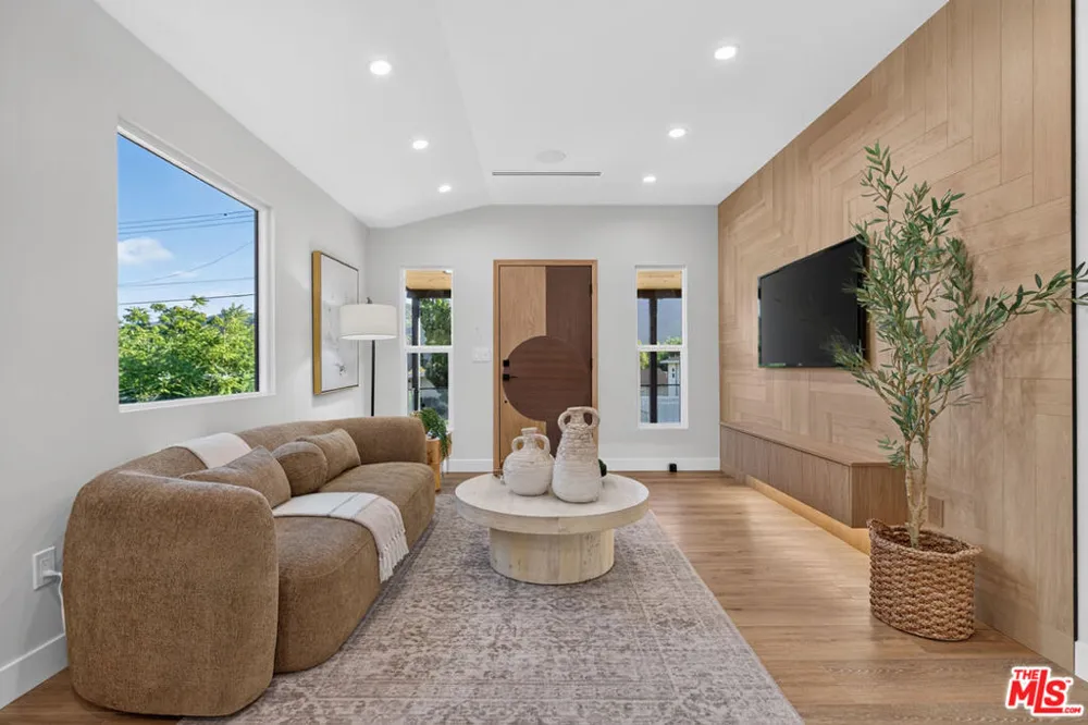3623 5th Avenue La Crescenta, CA 91214