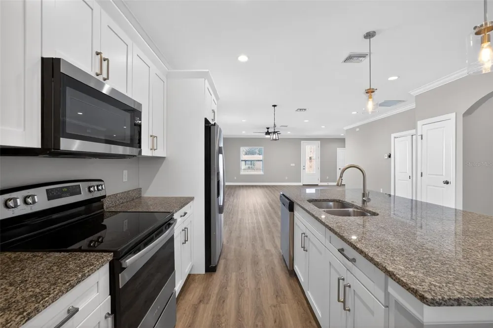 7977 49TH AVENUE St Petersburg, FL 33709