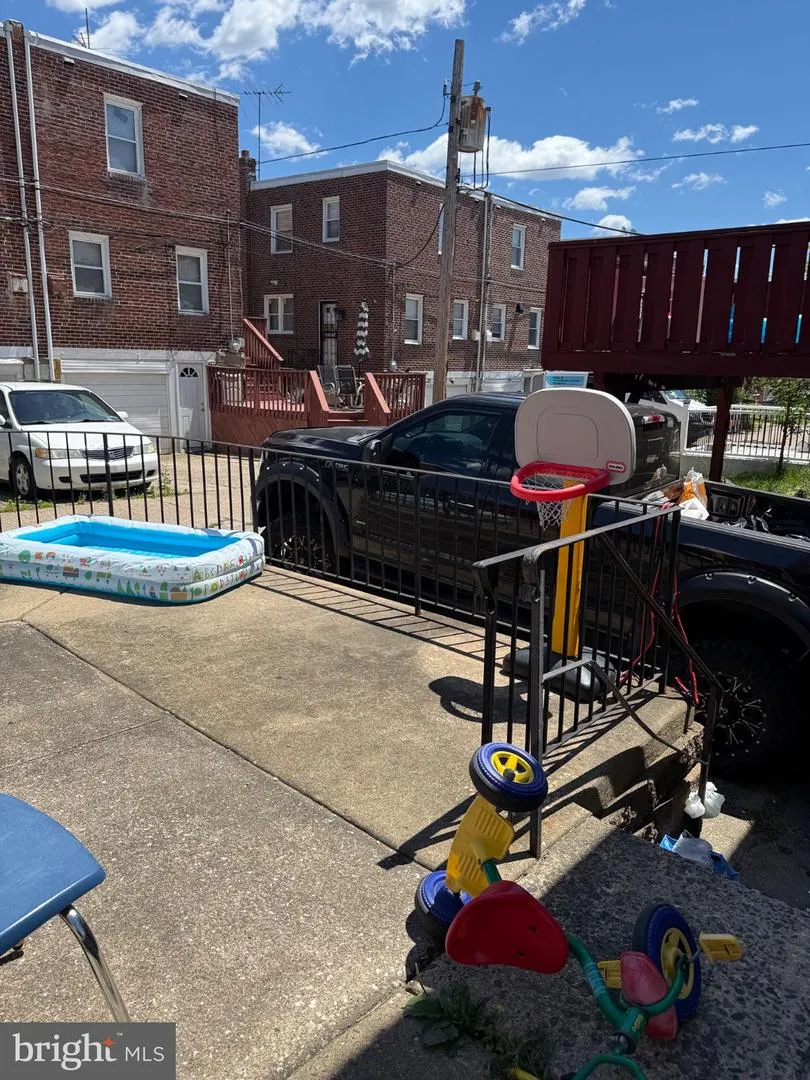 1733 MEGARGEE Philadelphia, PA 19152