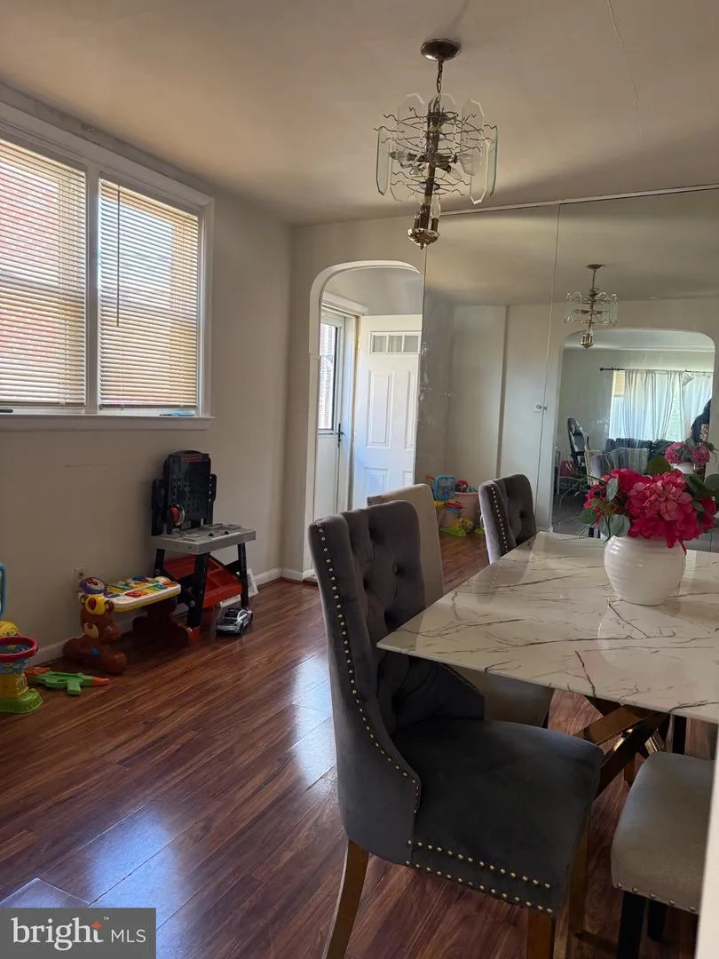 1733 MEGARGEE Philadelphia, PA 19152