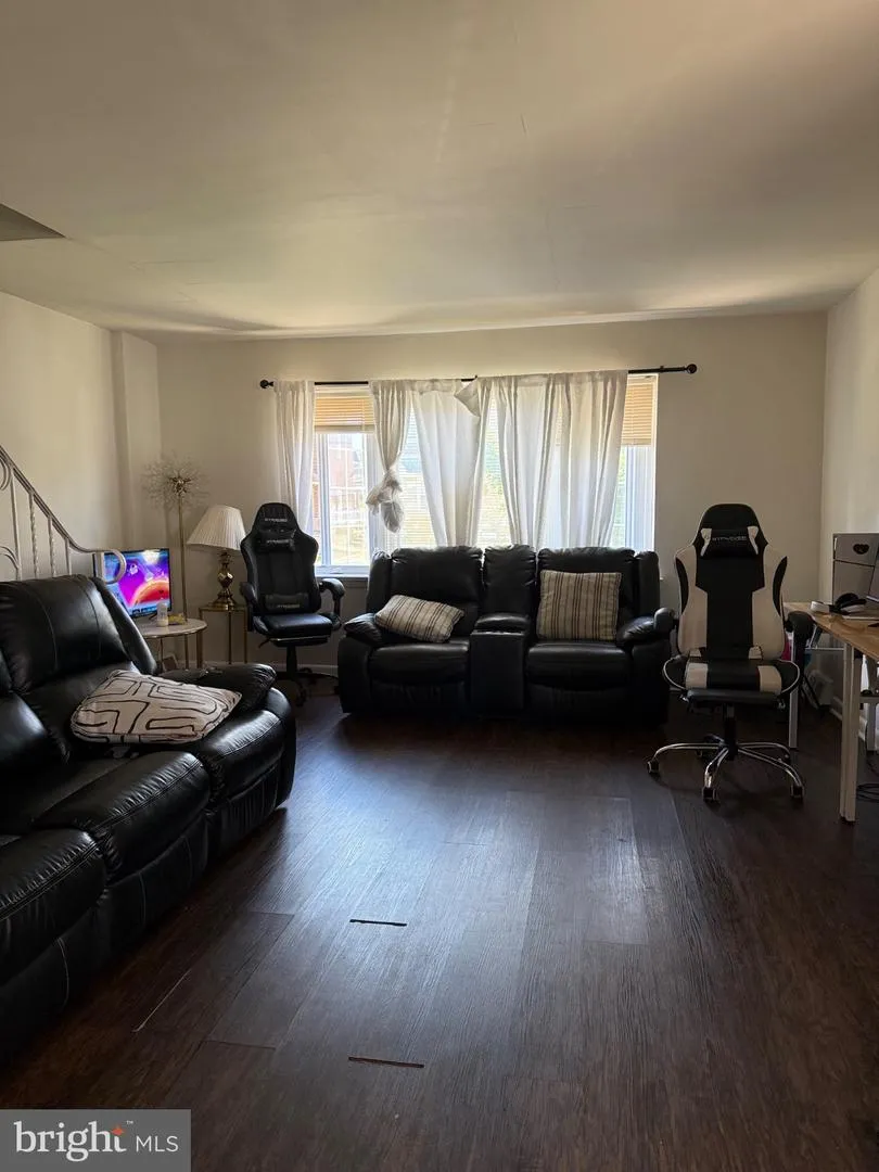 1733 MEGARGEE Philadelphia, PA 19152