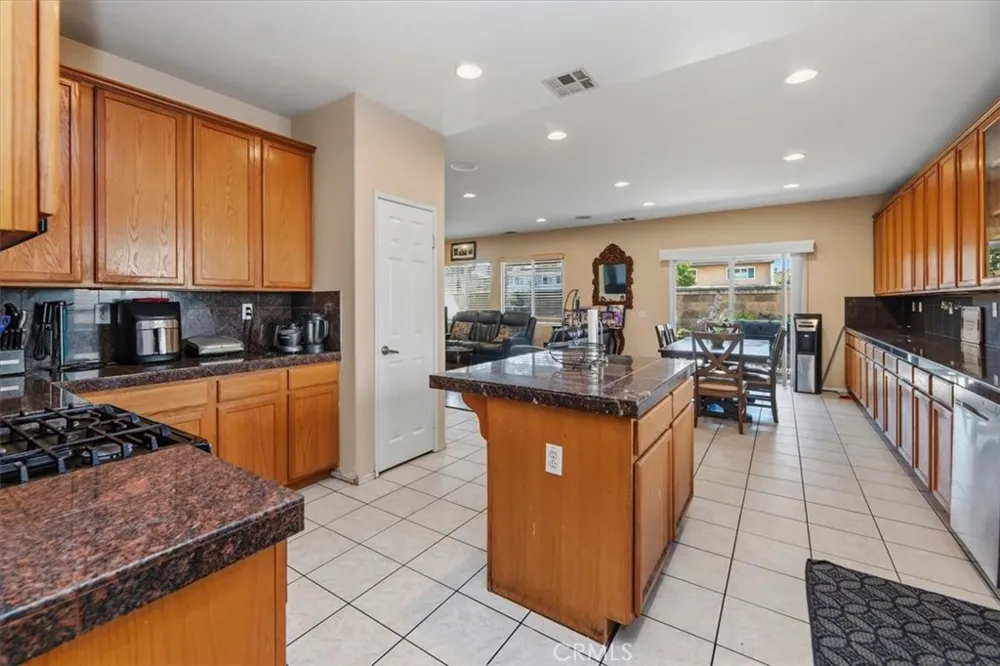 12927 Osprey Street Eastvale, CA 92880