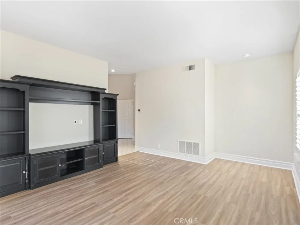 7252 Pecan Ave Moorpark, CA 93021