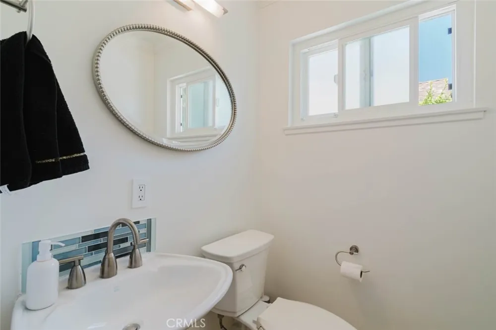 19240 Knapp Street Northridge, CA 91324