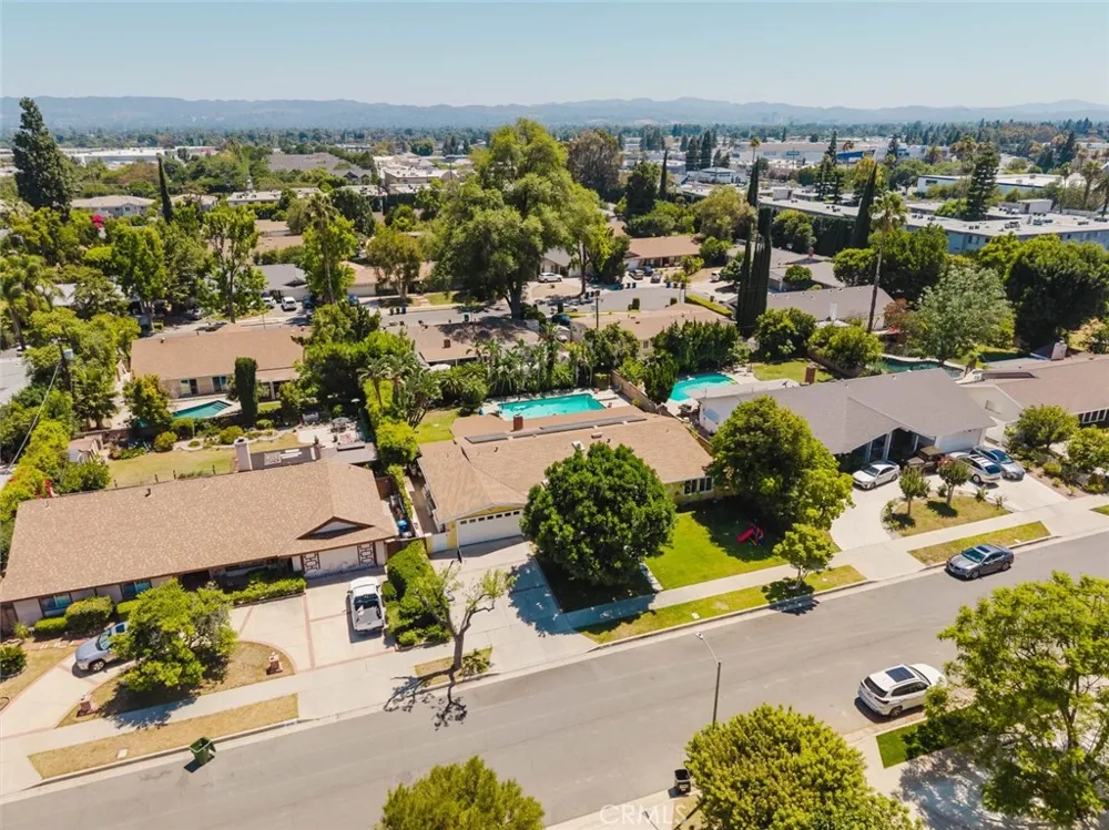 19240 Knapp Street Northridge, CA 91324
