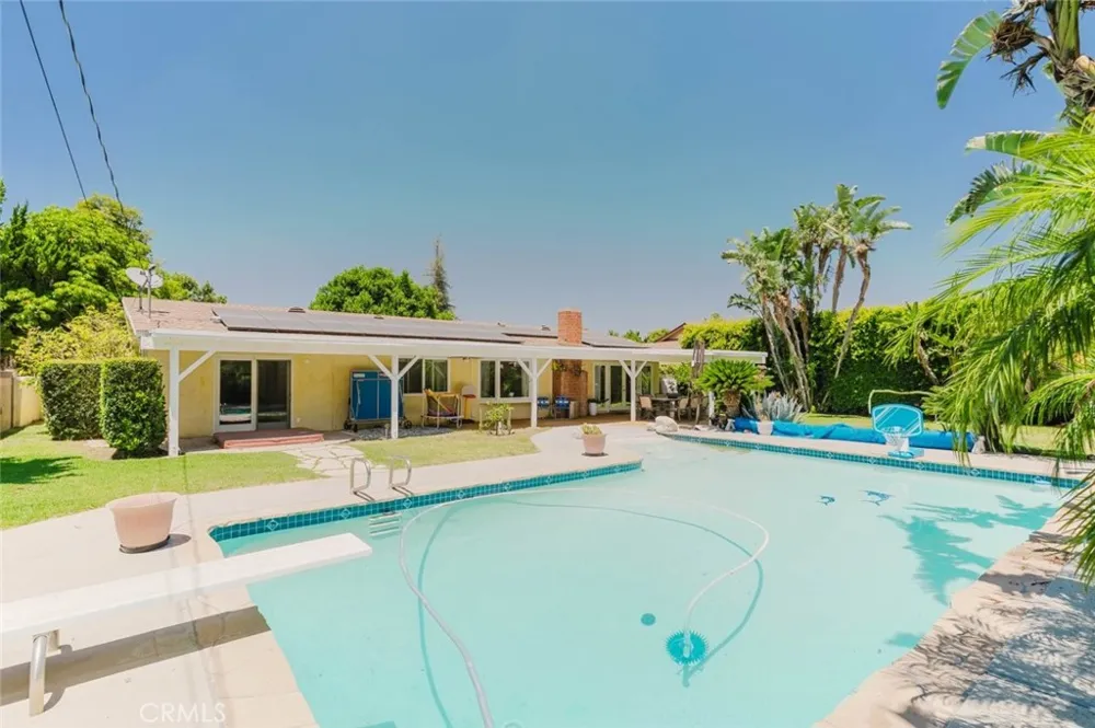 19240 Knapp Street Northridge, CA 91324