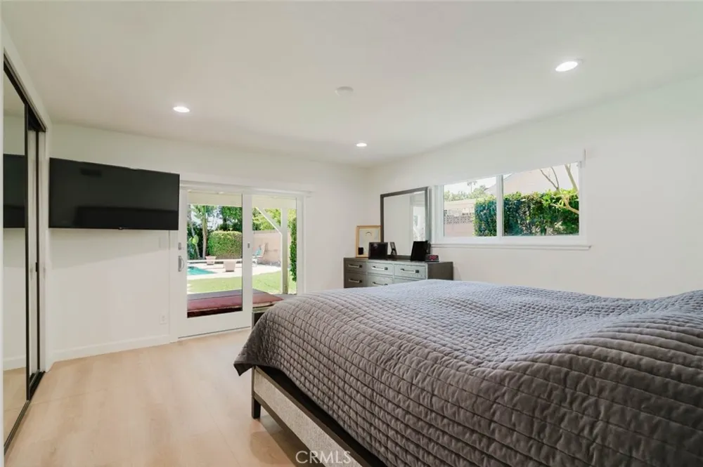 19240 Knapp Street Northridge, CA 91324