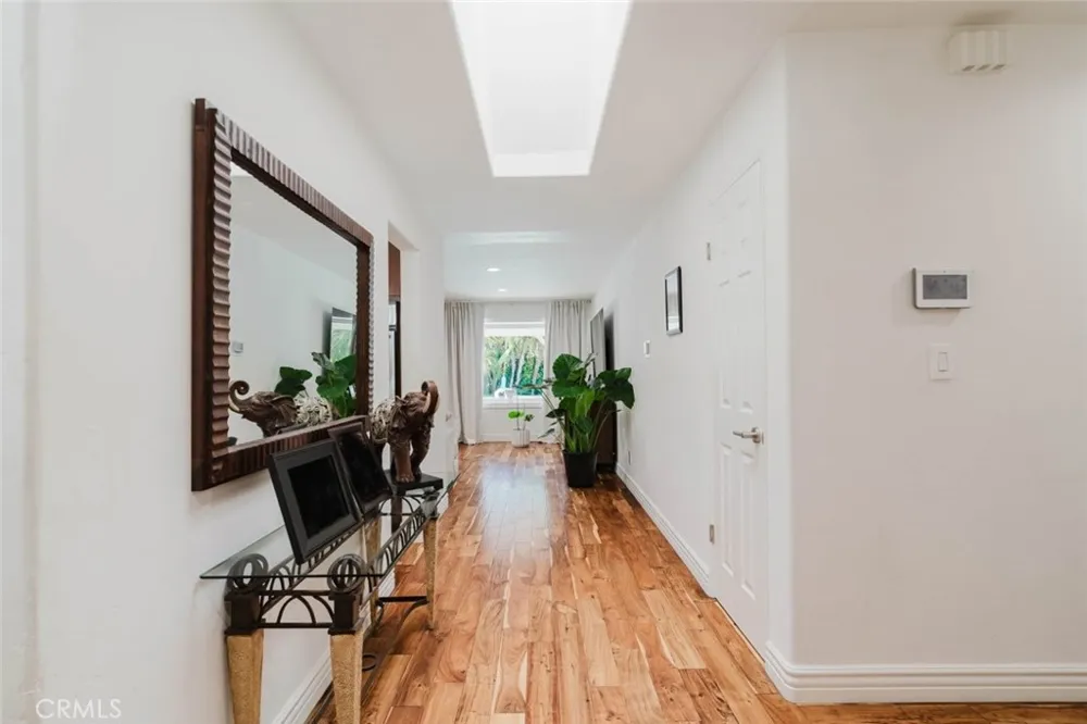 19240 Knapp Street Northridge, CA 91324