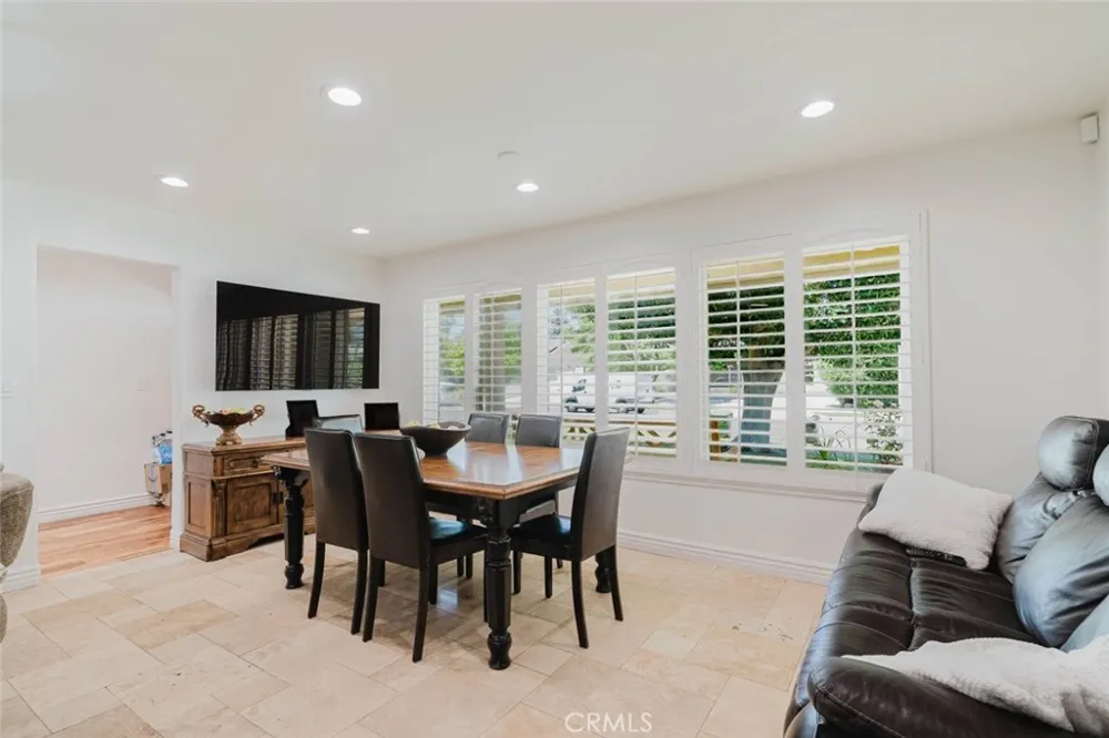 19240 Knapp Street Northridge, CA 91324