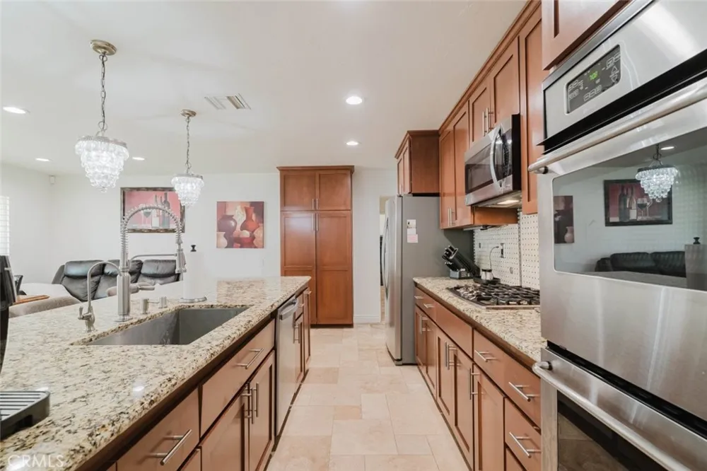 19240 Knapp Street Northridge, CA 91324