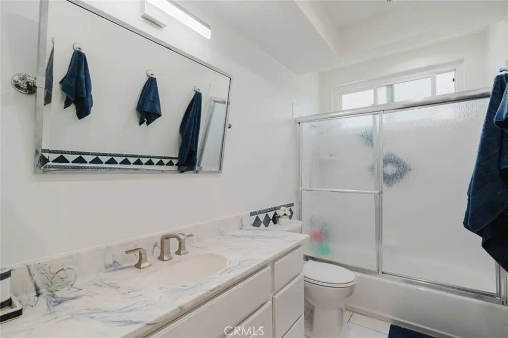 19240 Knapp Street Northridge, CA 91324