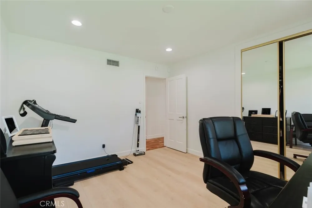 19240 Knapp Street Northridge, CA 91324
