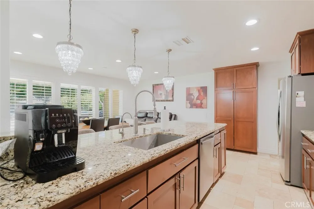 19240 Knapp Street Northridge, CA 91324
