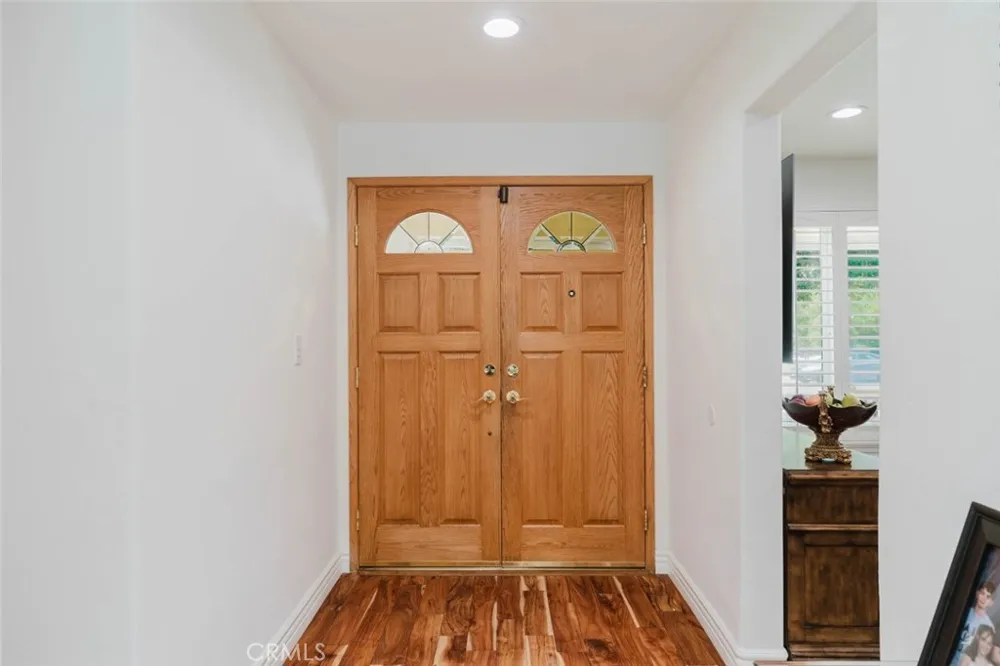 19240 Knapp Street Northridge, CA 91324