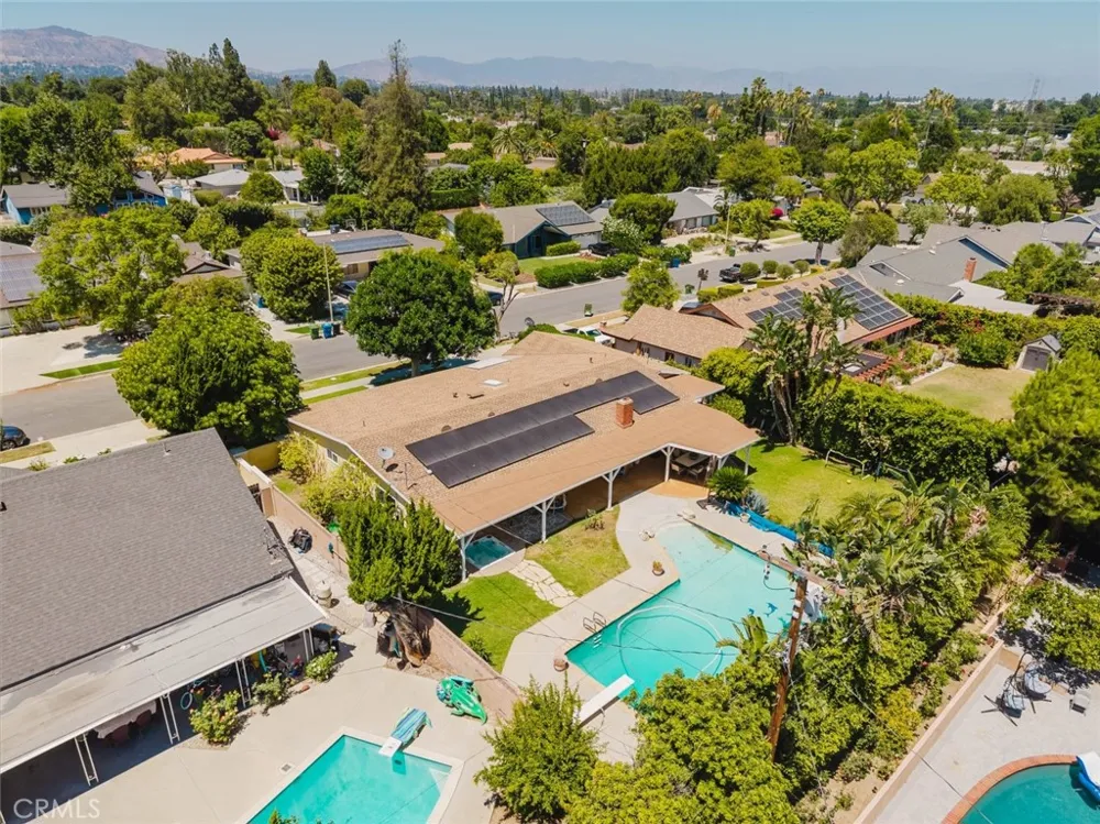 19240 Knapp Street Northridge, CA 91324