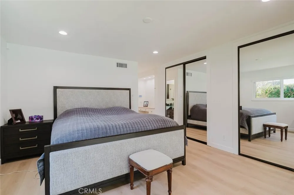 19240 Knapp Street Northridge, CA 91324
