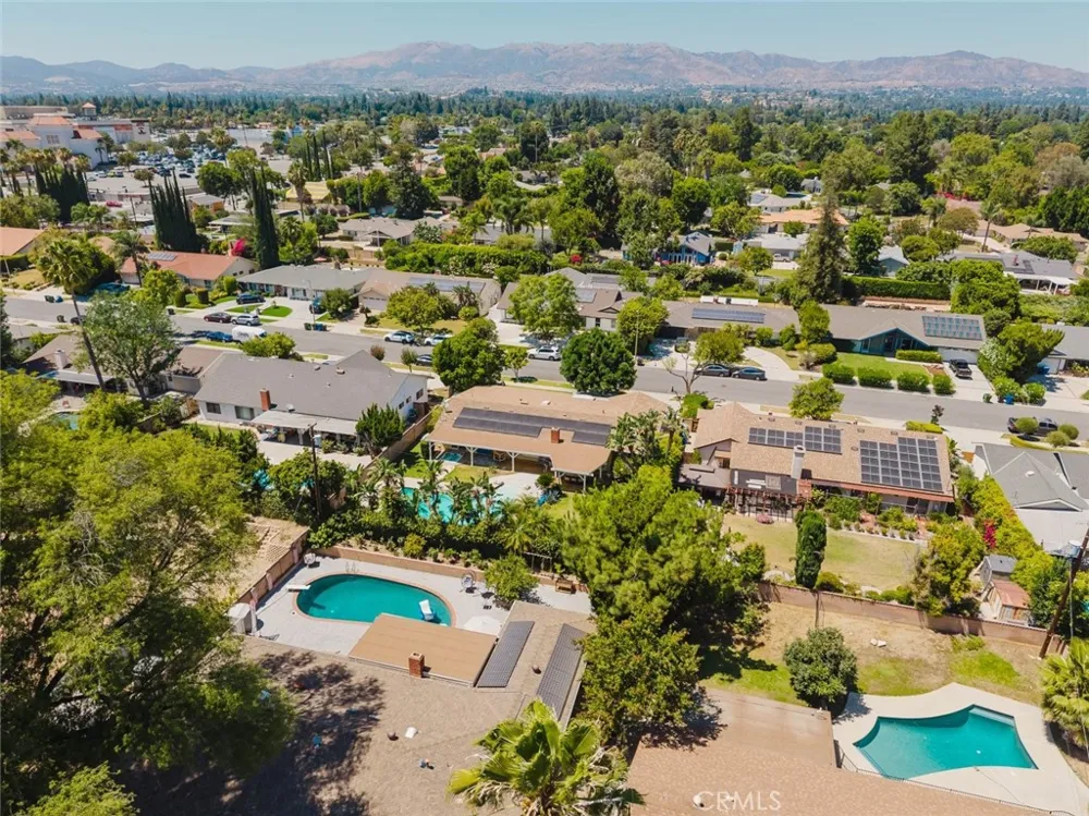 19240 Knapp Street Northridge, CA 91324