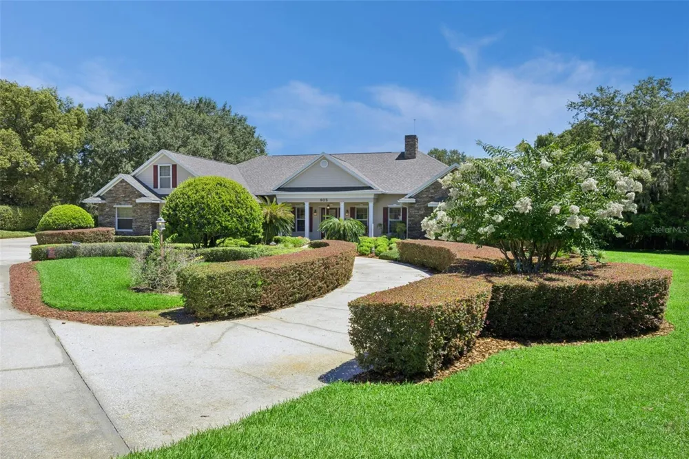 605 OLD MOUNT DORA ROAD Eustis, FL 32726