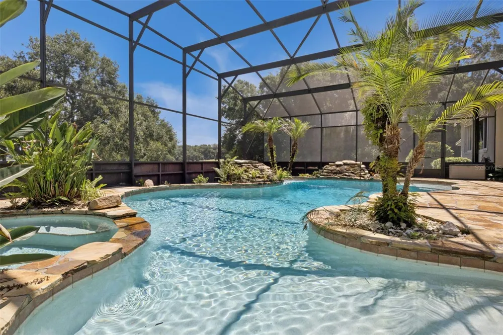 605 OLD MOUNT DORA ROAD Eustis, FL 32726