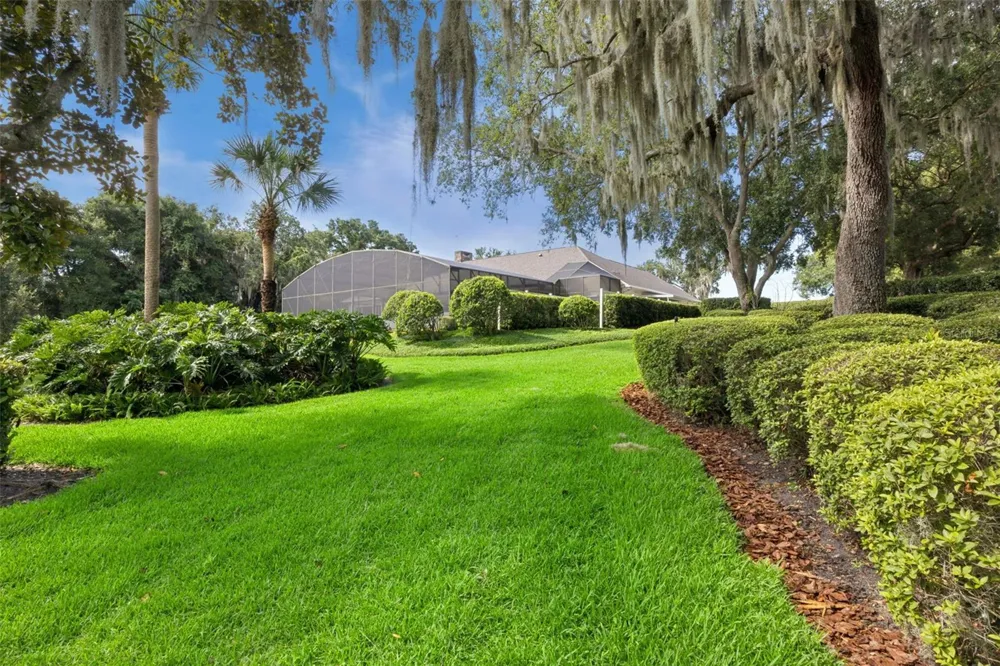 605 OLD MOUNT DORA ROAD Eustis, FL 32726