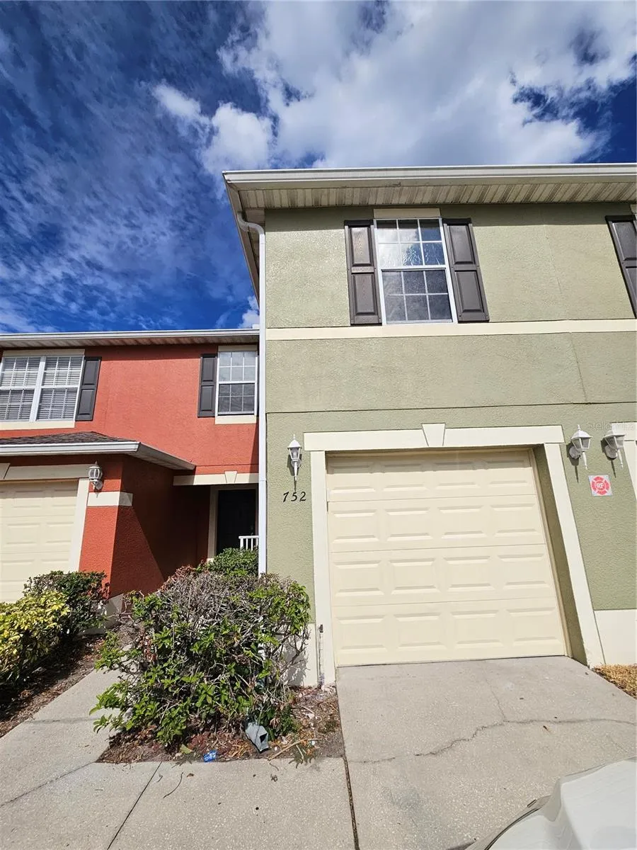 752 CRESTING OAK CIRCLE #64 Orlando, FL 32824