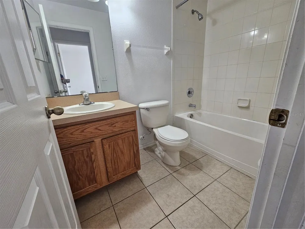 752 CRESTING OAK CIRCLE #64 Orlando, FL 32824