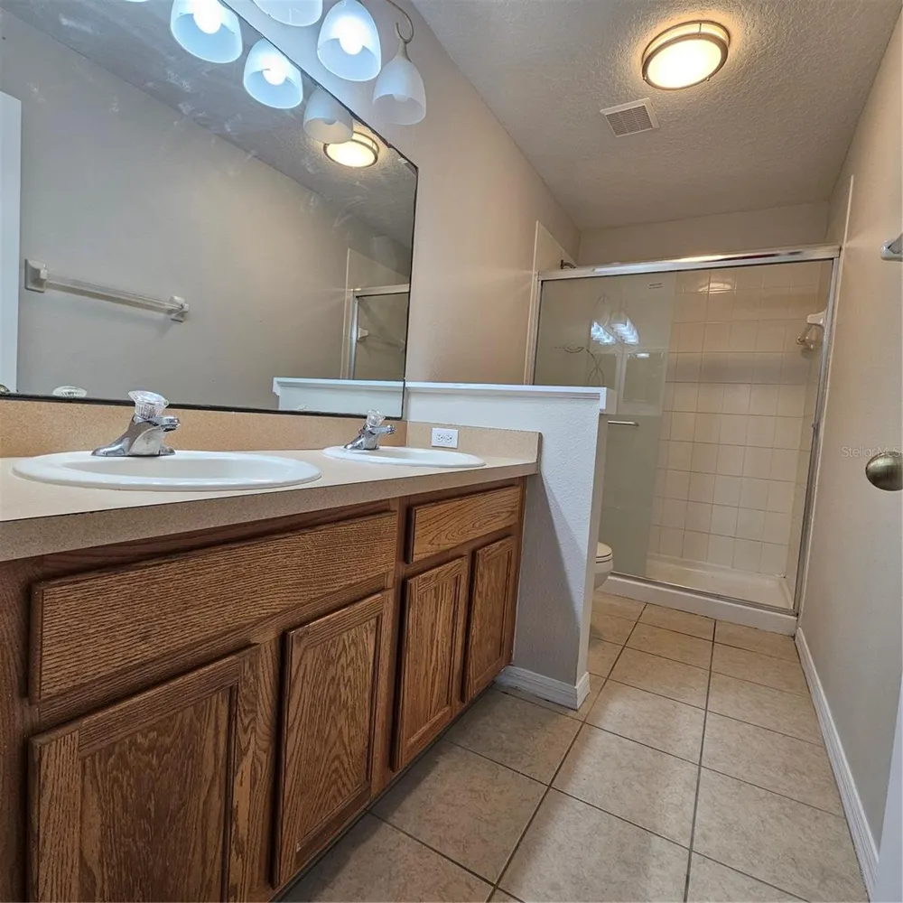 752 CRESTING OAK CIRCLE #64 Orlando, FL 32824