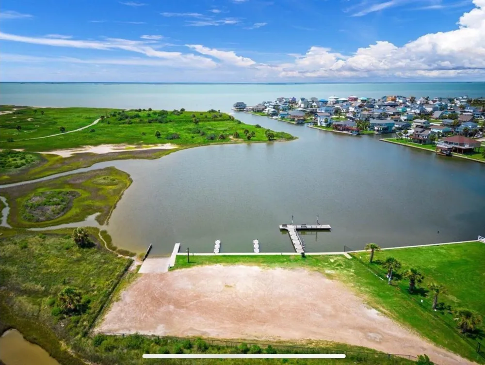 39 Buena Galveston, TX 77554