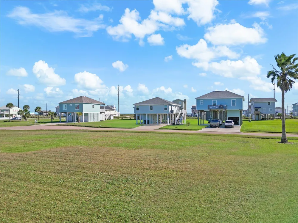 39 Buena Galveston, TX 77554