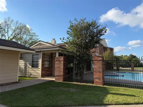 2501 Gulf Freeway #4A