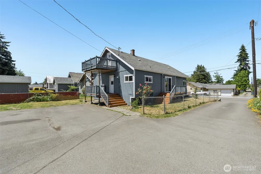 806 4th Street SE Auburn, WA 98002