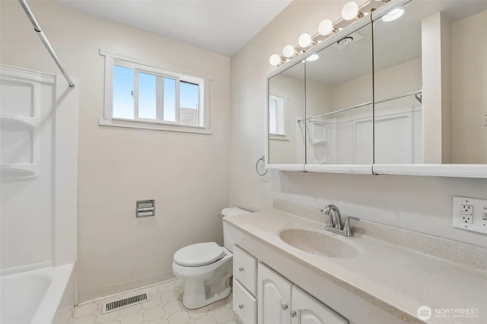 806 4th Street SE Auburn, WA 98002
