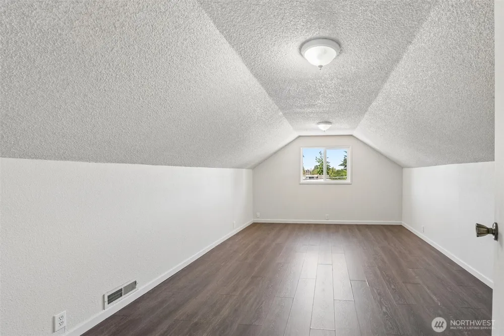 806 4th Street SE Auburn, WA 98002
