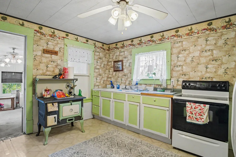 5715 Potters Road Saranac, MI 48881