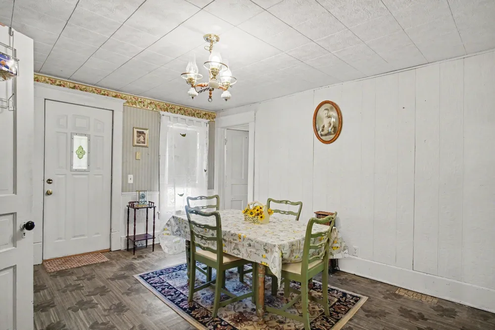 5715 Potters Road Saranac, MI 48881