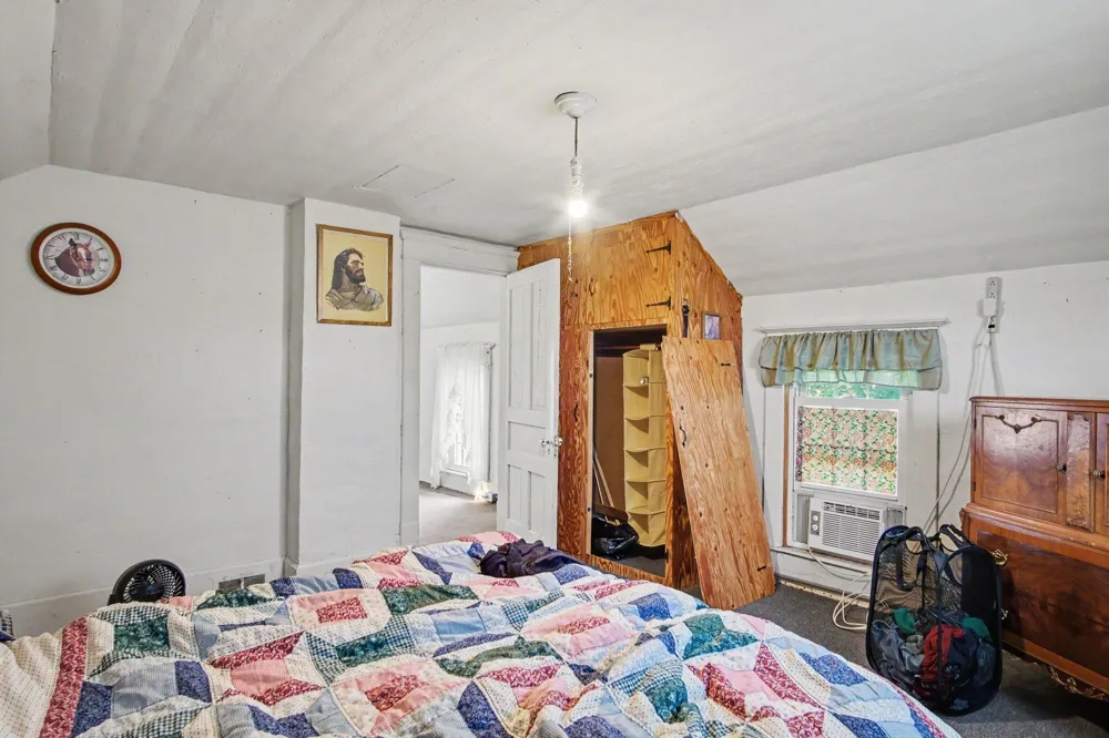 5715 Potters Road Saranac, MI 48881