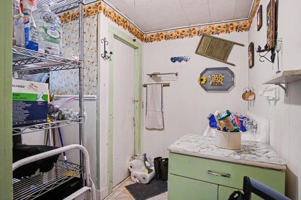 5715 Potters Road Saranac, MI 48881