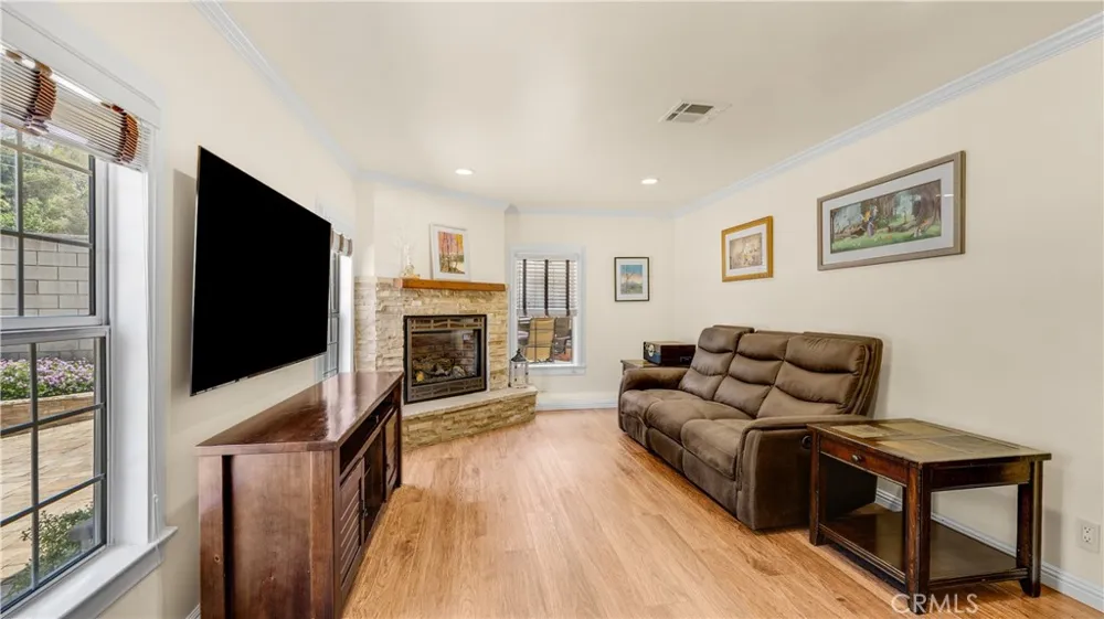 1232 E Elmwood Avenue Burbank, CA 91501