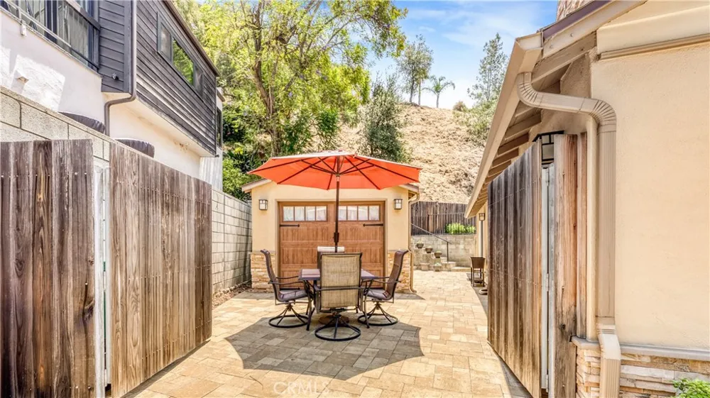 1232 E Elmwood Avenue Burbank, CA 91501
