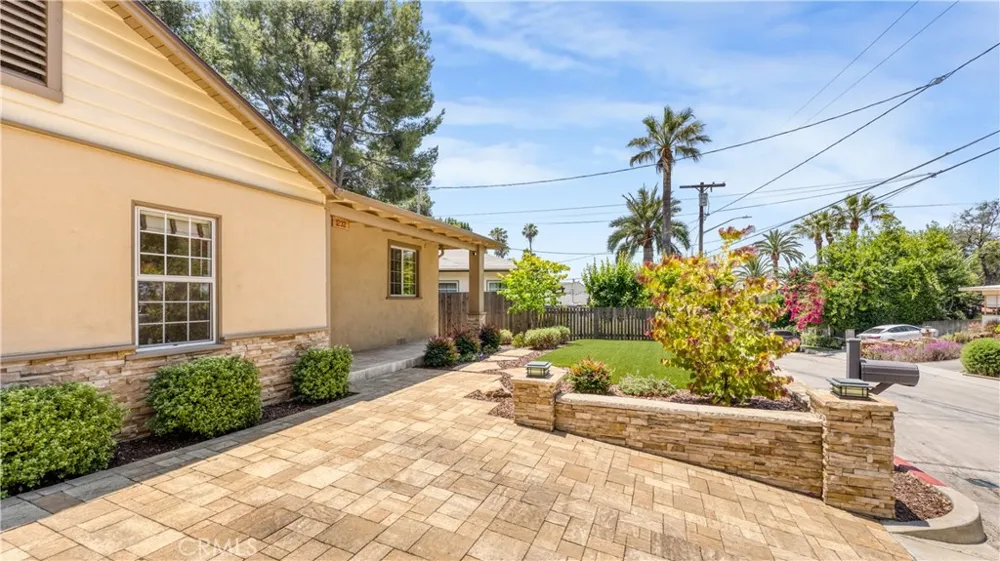 1232 E Elmwood Avenue Burbank, CA 91501