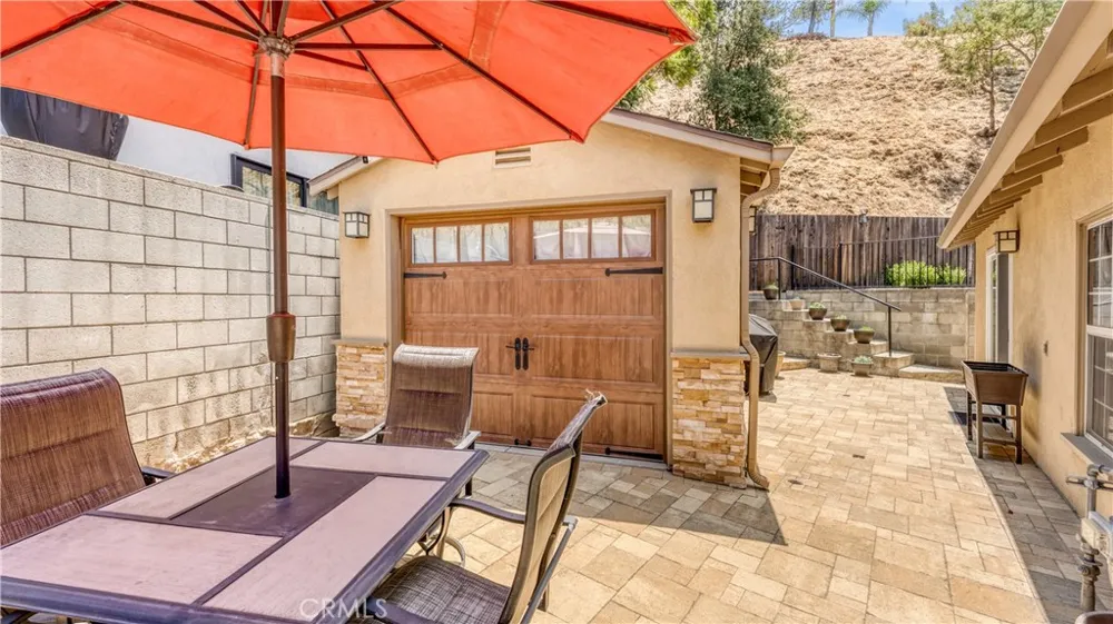 1232 E Elmwood Avenue Burbank, CA 91501