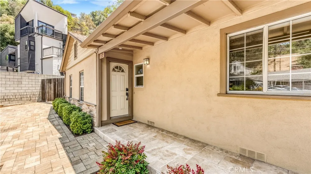 1232 E Elmwood Avenue Burbank, CA 91501