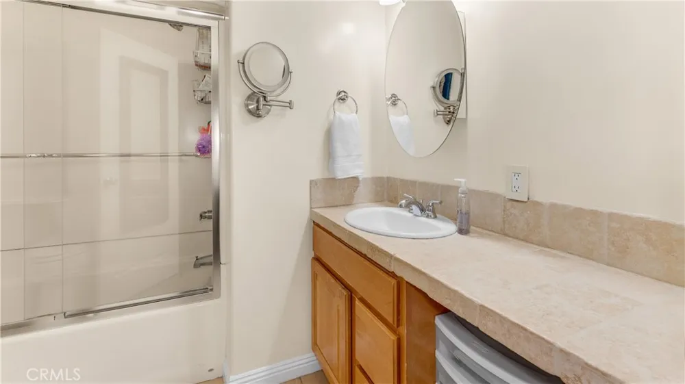 1232 E Elmwood Avenue Burbank, CA 91501