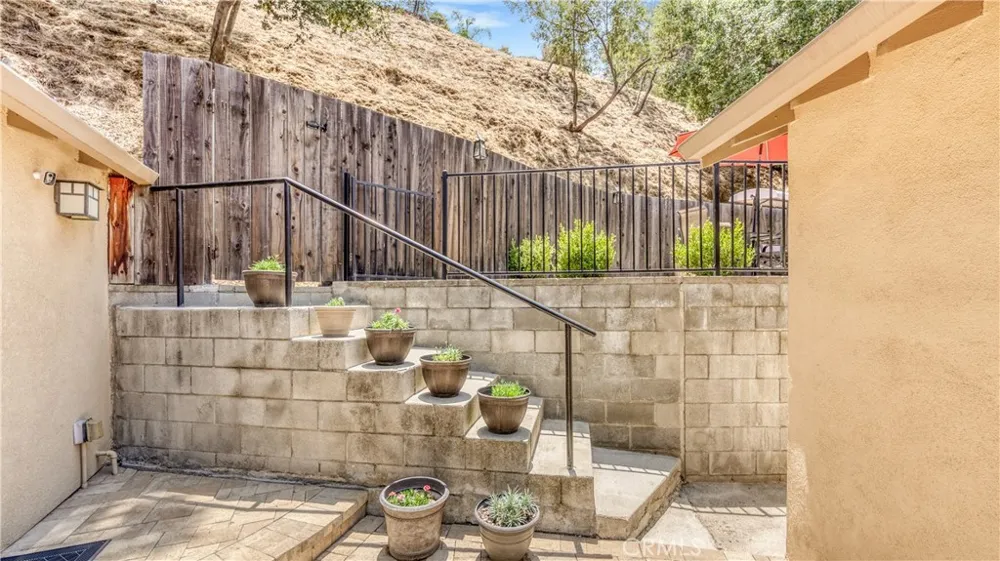 1232 E Elmwood Avenue Burbank, CA 91501
