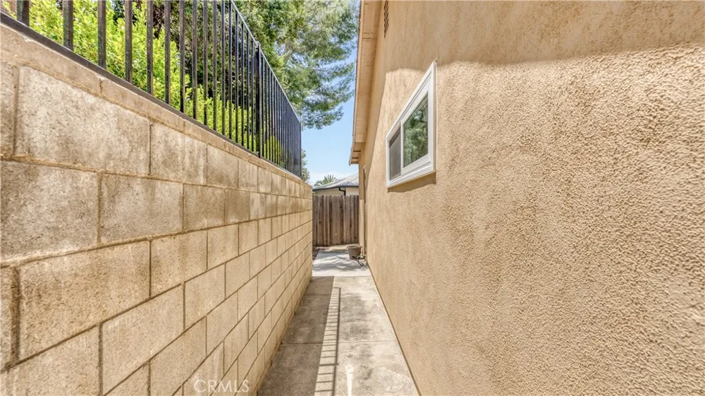 1232 E Elmwood Avenue Burbank, CA 91501