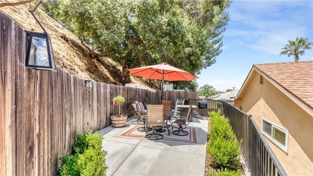 1232 E Elmwood Avenue Burbank, CA 91501