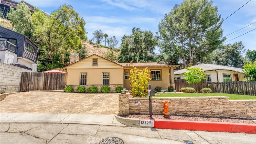 1232 E Elmwood Avenue Burbank, CA 91501