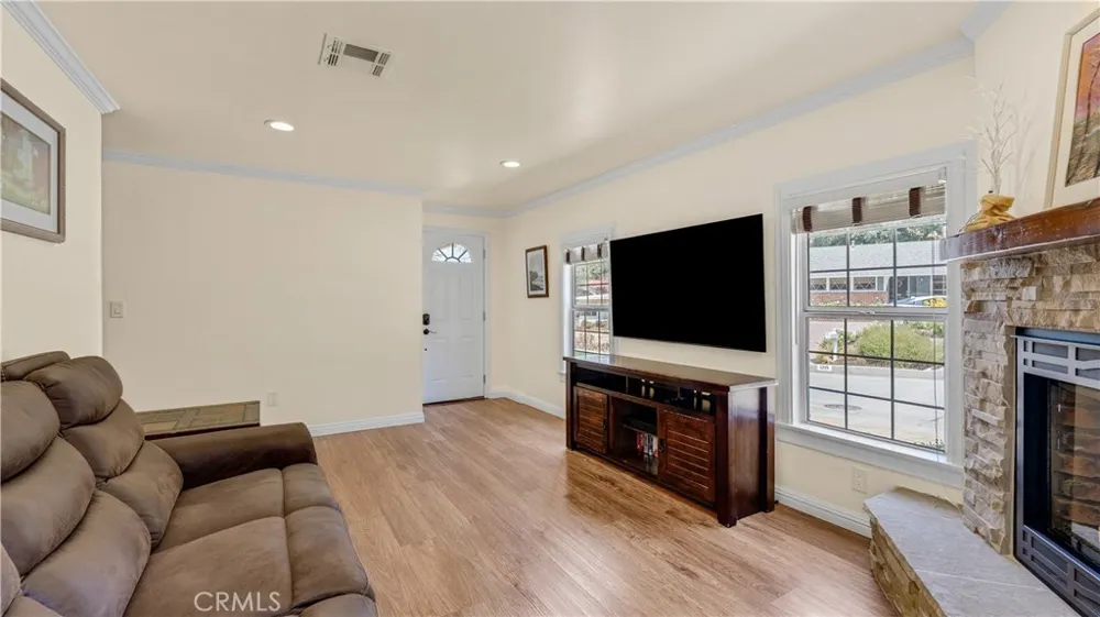 1232 E Elmwood Avenue Burbank, CA 91501