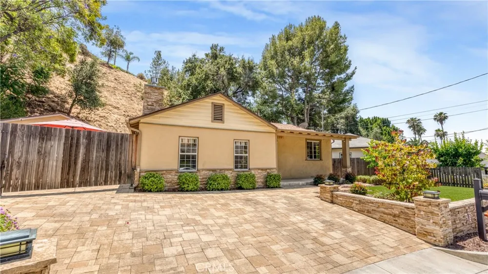 1232 E Elmwood Avenue Burbank, CA 91501
